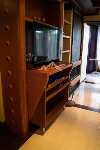 a room with a tv and a dresser with a television at Laje de Pedra Mountain VillagePrime in Canela