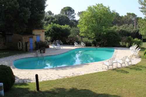 Les Messugues typical Provencal farmhouse with shared pool nature peace