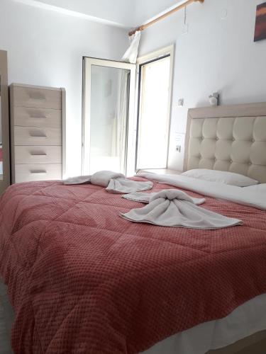 Postel nebo postele na pokoji v ubytování Knossos Hotel