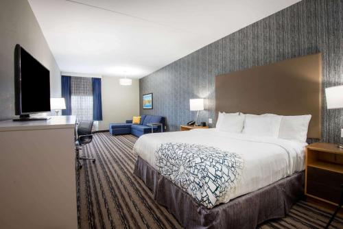 Katil atau katil-katil dalam bilik di La Quinta by Wyndham Buffalo Amherst