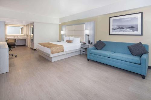 Gallery image of Ramada by Wyndham Burbank Airport in Burbank