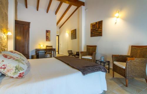 Ένα ή περισσότερα κρεβάτια σε δωμάτιο στο Hotel Tossal d'Altea