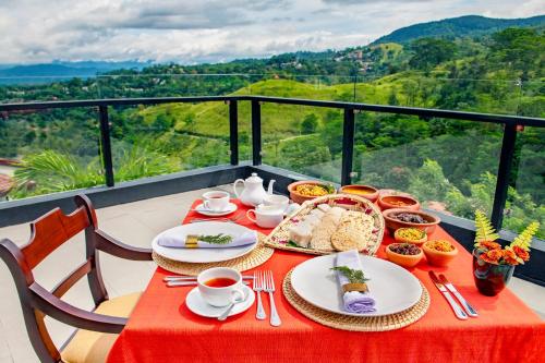 Una imagen general de la montaña o una montaña tomada desde el hotel