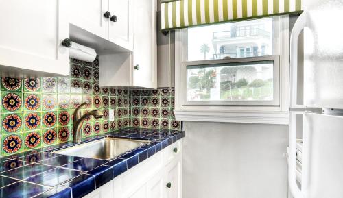 a kitchen with a sink and a window at Beachcomber Inn in San Clemente
