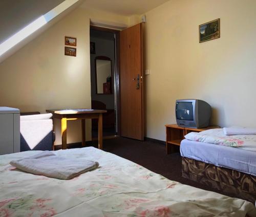 Postel nebo postele na pokoji v ubytování Penzion Na Prachárně