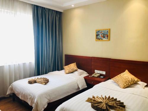 Cama ou camas em um quarto em Super 8 Dunhuang Fengqingcheng