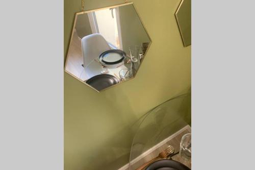 a bathroom with a toilet and a mirror at Appart'TERRASSE - 20mn STADE U ARENA - CHAMPS ÉLYSÉES - RER A in Maisons-Laffitte