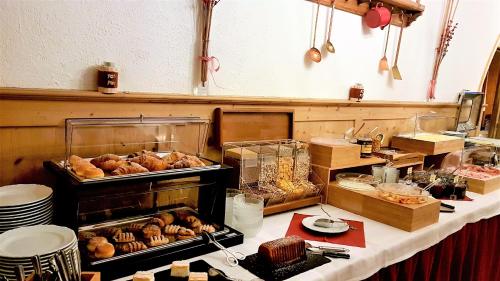 Comida en o cerca de este hotel