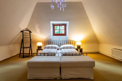 Postel nebo postele na pokoji v ubytování Waldhotel am Nürburgring