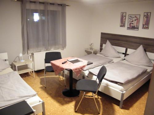 
Ein Bett oder Betten in einem Zimmer der Unterkunft Hotel Jägerstube
