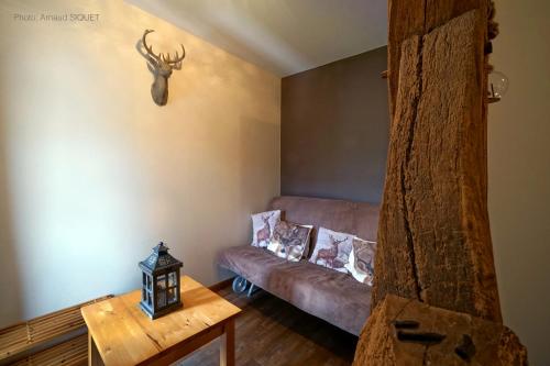 a living room with a couch and a table at ferme st martin in Manhay