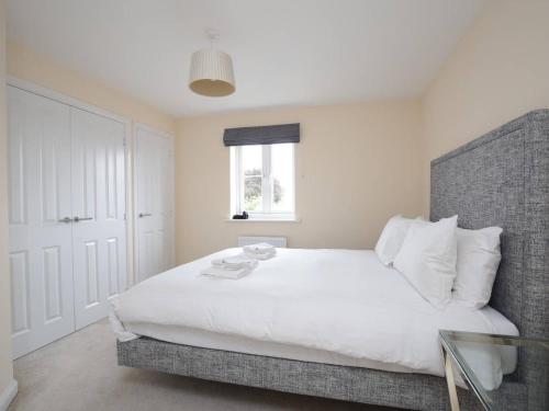 a bedroom with a large white bed and a window at Modern 3BR Townhouse w/ Views of Oxford + Parking in Oxford