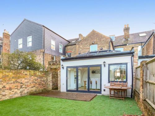 an extension to a brick building with a yard at Charming Victorian House w Parking River Walks - Pass the Keys in Windsor