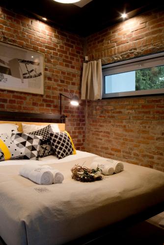 Postel nebo postele na pokoji v ubytování Apartamenty Folwark Boguszyn