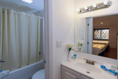 A bathroom at Spinnaker Inn of Naples