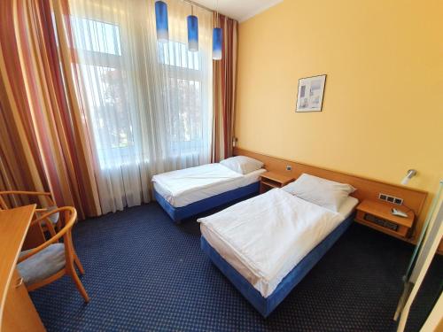 Ein Bett oder Betten in einem Zimmer der Unterkunft NonStop Hotel Riedstadt
