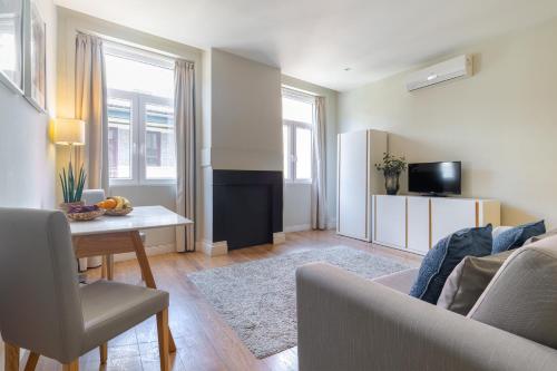 Télévision ou salle de divertissement dans l'établissement Oporto View Apartments
