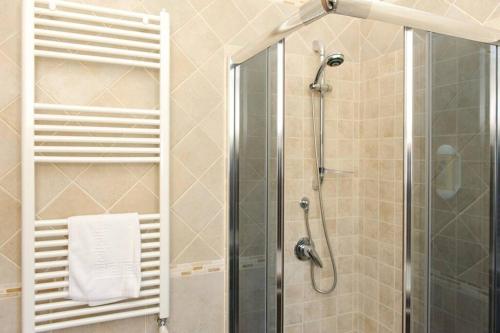 a bathroom with a shower with a glass door at Dimora Mariù - Casa Vacanze in Taranto