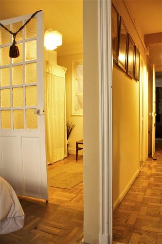 a hallway with a white door and a room at Tolosa un mundo de sensaciones in Tolosa