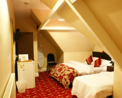 Katil atau katil-katil dalam bilik di Edgerton Hotel
