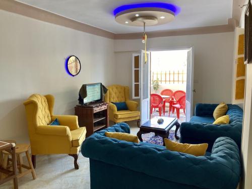 Posezení v ubytování Seaside Two-Bedroom Chalet Sidi Krir