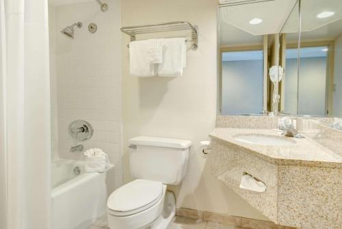 A bathroom at Days Hotel by Wyndham Toms River Jersey Shore