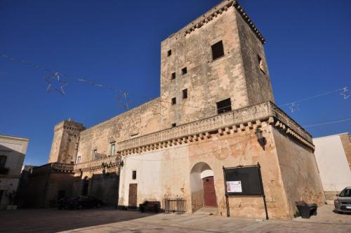 an old building with a star on top of it at Felline In Bed&Breakfast Dimora di Charme el Salento in Felline