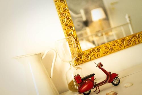 a scooter is sitting on a shelf in front of a mirror at Guest House Camilla in Alghero
