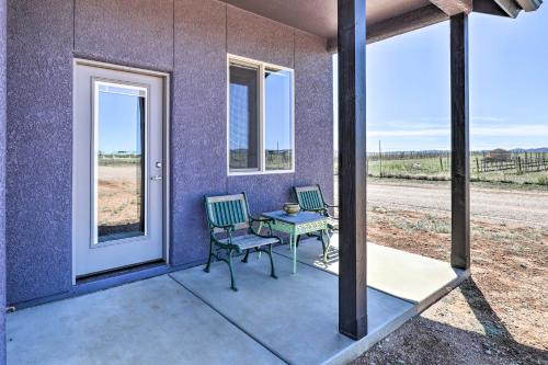 Μπαλκόνι ή βεράντα στο Modern Elgin Home Walk to Wineries and Pets Welcome