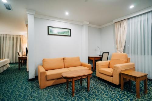 a living room filled with furniture and a couch at Hotel De' La Ferns, Cameron Highlands in Cameron Highlands