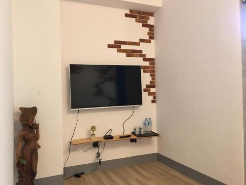 a room with a flat screen tv on a wall at TainanHyggeAnping in Tainan