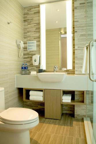 Ένα μπάνιο στο Holiday Inn Express Anshan Downtown by IHG