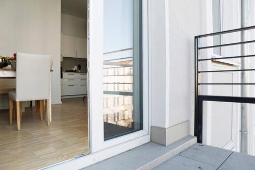 SC 05 by ROCKCHAIR Apartments l SUPERHOST Status l 2 Bedrooms Boxspringbeds Balcony Elevator - Cozy Family & Business Flair welcomes you! photo 13