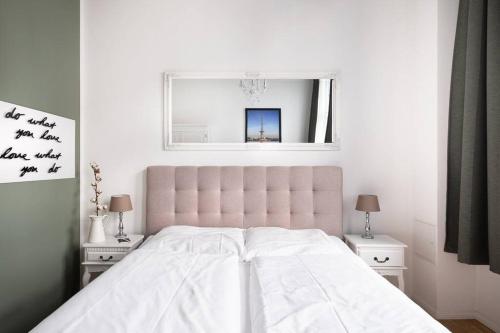 SC 05 by ROCKCHAIR Apartments l SUPERHOST Status l 2 Bedrooms Boxspringbeds Balcony Elevator - Cozy Family & Business Flair welcomes you! photo 19