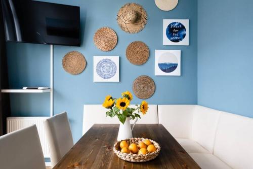 SC 05 by ROCKCHAIR Apartments l SUPERHOST Status l 2 Bedrooms Boxspringbeds Balcony Elevator - Cozy Family & Business Flair welcomes you! photo 5