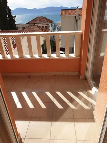 a balcony with a view of the ocean at Apartments Knezović in Gradac