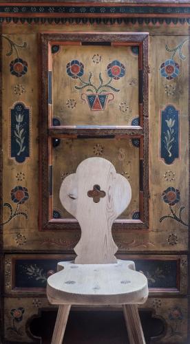 a wooden table in front of a wall at Hotel Bad Schörgau in Sarntal