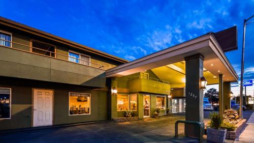 a large house with a driveway in front of it at RiverTree Inn & Suites in Clarkston