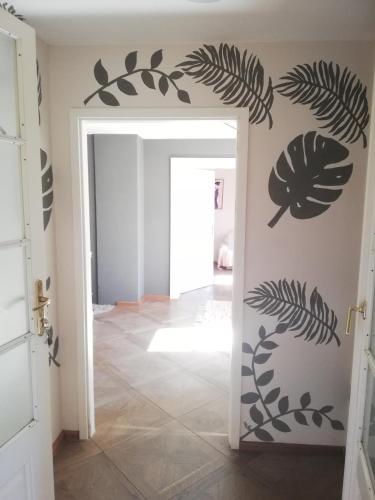 a hallway with a door with leaves painted on the wall at Gästehaus Kleine Mühle in Krems an der Donau
