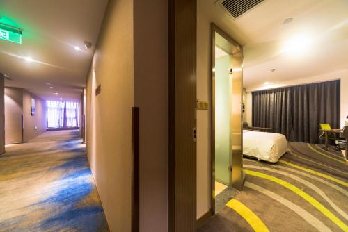 Ένα ή περισσότερα κρεβάτια σε δωμάτιο στο Holiday Inn Express Chengdu Jinniu by IHG