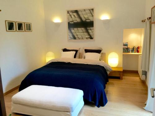 a bedroom with two beds with a blue blanket at La Colline des Renards in Locmaria-Berrien