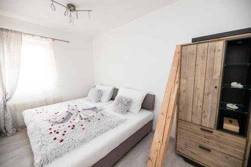Postel nebo postele na pokoji v ubytování VIP suite hotel Heinz