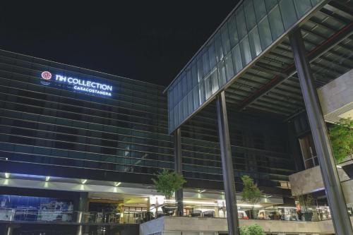 un edificio con un cartel en el costado en NH Collection Santiago Casacostanera en Santiago