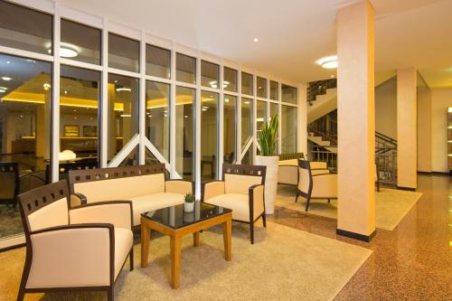 a lobby with couches and tables and windows at Best Western Plus Hotel Am Schlossberg in Nürtingen