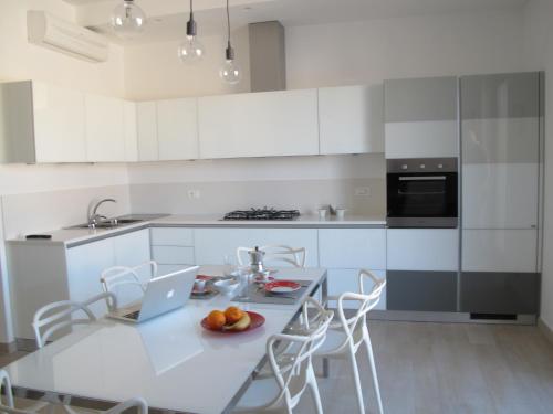 A kitchen or kitchenette at Penthouse Santa Croce