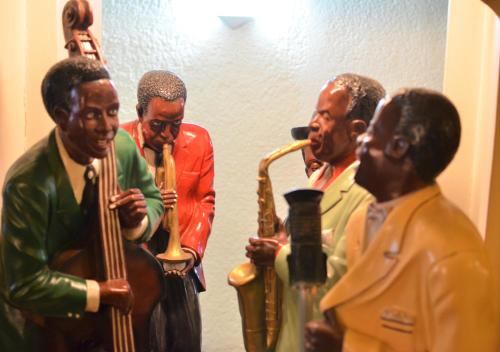 a group of three men playing instruments with music at Cityhotel Ratheiser in Klagenfurt