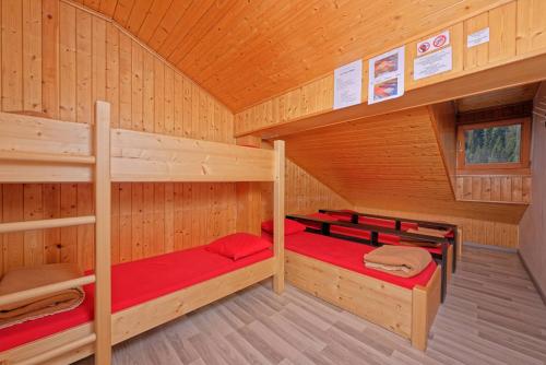 Palanda nebo palandy na pokoji v ubytování Petit Vélan - Coworking & Coliving