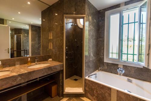 Phòng tắm tại Villa Tsavorite - Cannes Californie