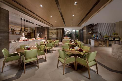 Εστιατόριο ή άλλο μέρος για φαγητό στο Holiday Inn Nanjing Harbour, an IHG Hotel