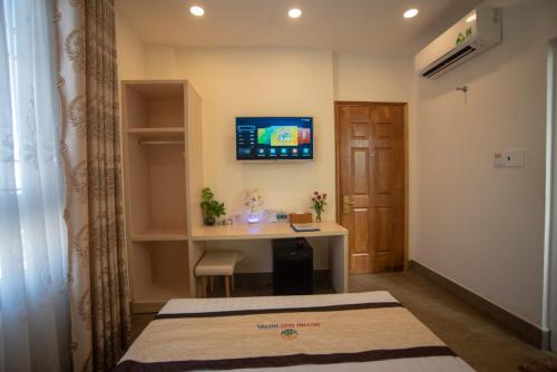 Televisyen dan/atau pusat hiburan di Huynh Duc 2 Hotel
